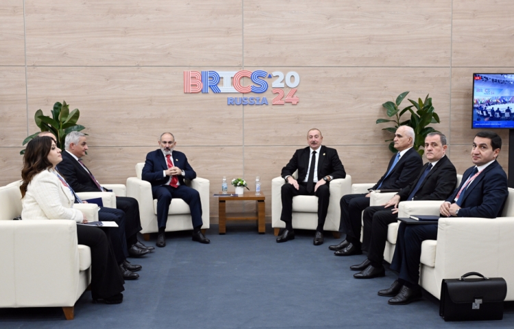 Azərbaycan və Ermənistan liderləri Kazanda görüşüblər -
