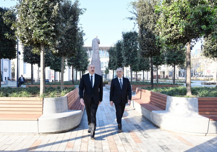 Prezident Bakı Dəmiryol Vağzalında yenidənqurma işləri ilə tanış olub