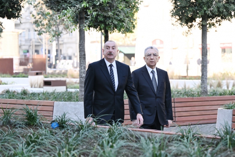 Prezident Bakı Dəmiryol Vağzalında yenidənqurma işləri ilə tanış olub