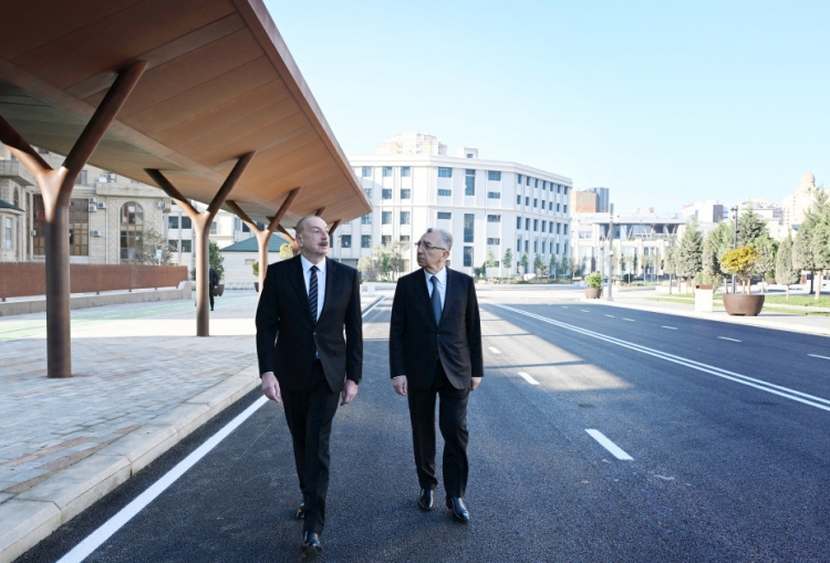 Prezident Bakı Dəmiryol Vağzalında yenidənqurma işləri ilə tanış olub