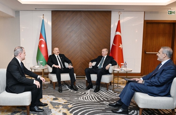 Bişkekdə Azərbaycan və Türkiyə prezidentləri görüşüblər -