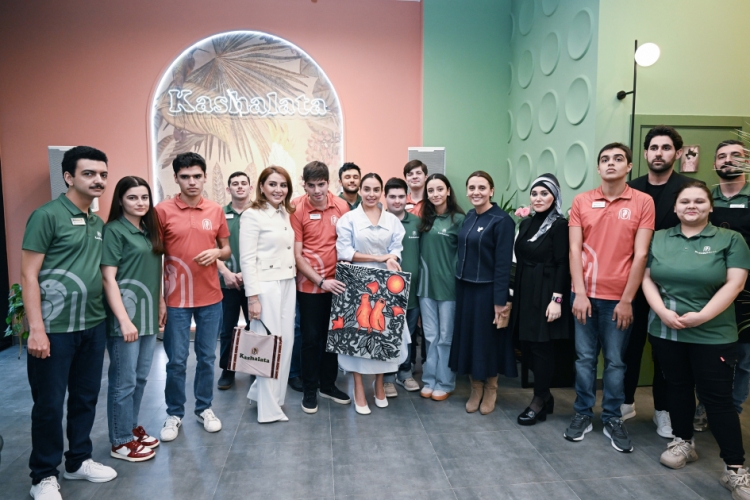 Leyla Əliyeva Bakıda “Kaşalata” kafeni ziyarət edib