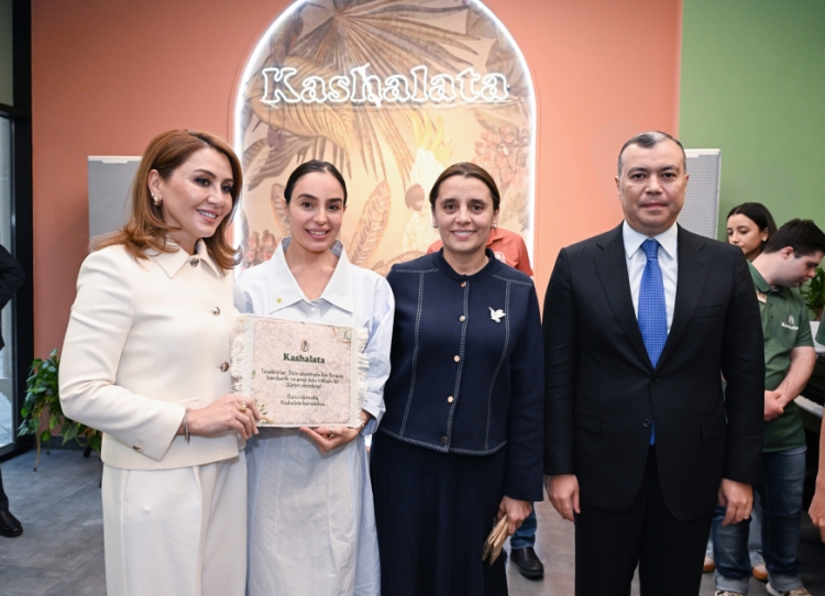 Leyla Əliyeva Bakıda “Kaşalata” kafeni ziyarət edib