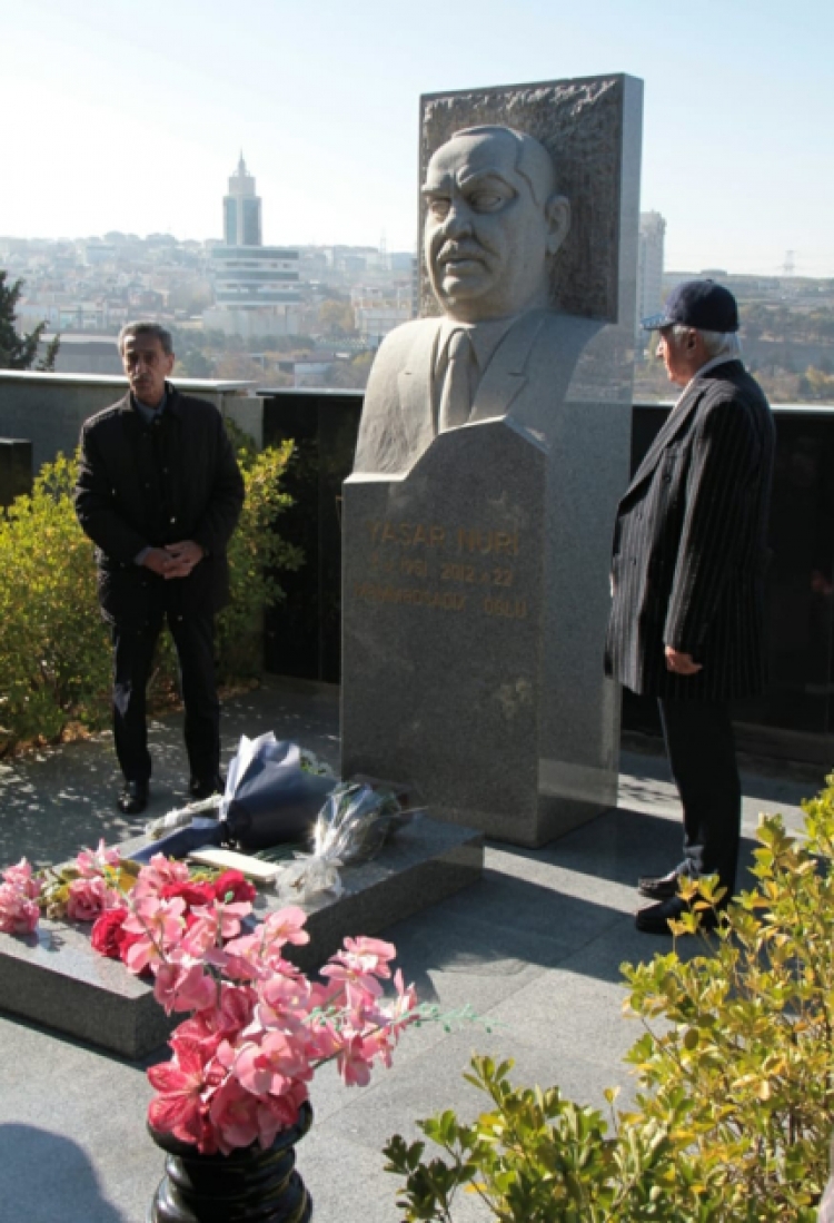 Yaşar Nurinin xatirəsi anılıb