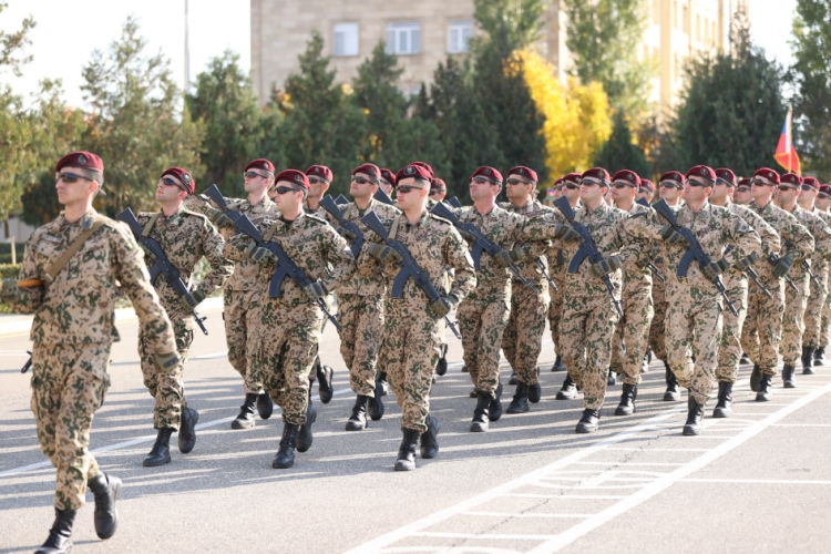Hərbi prokuror Daxili Qoşunlarının hərbçiləri ilə görüşüb
