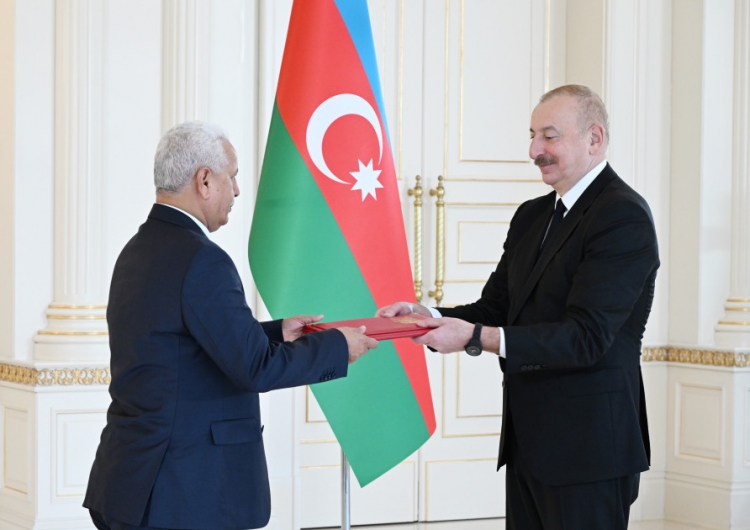 Prezident yeni səfirlərin etimadnaməsini qəbul edib