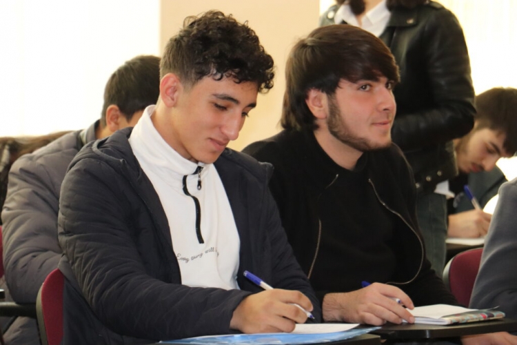 Məktəblilər arasında esse müsabiqəsi keçirilib