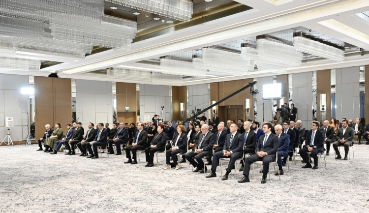 Prezident ilin idman yekunlarına həsr olunan mərasimdə iştirak edib