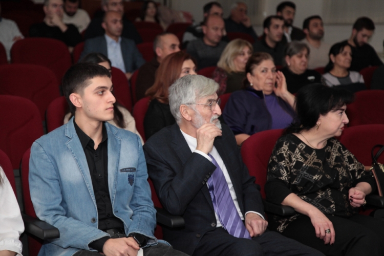 Kinorejissor Fikrət Əliyevin xatirə gecəsi keçirilib