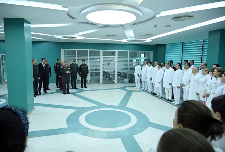 Zakir Həsənov Baş Klinik Hospitalı ziyarət edib