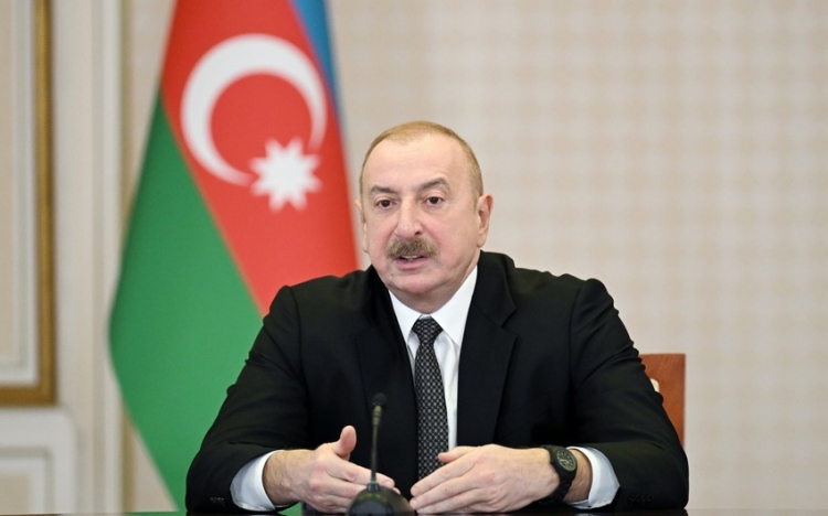 İlham Əliyev təyyarə qəzasında həlak olan ekipaj heyətinin ailə üzvləri və sağ qalan bələdçilərlə görüşüb -