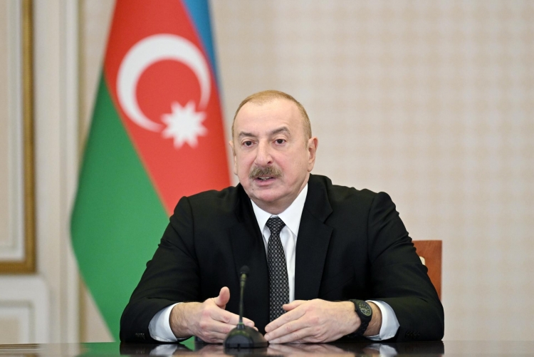 İlham Əliyev təyyarə qəzasında həlak olan ekipaj heyətinin ailə üzvləri və sağ qalan bələdçilərlə görüşüb -