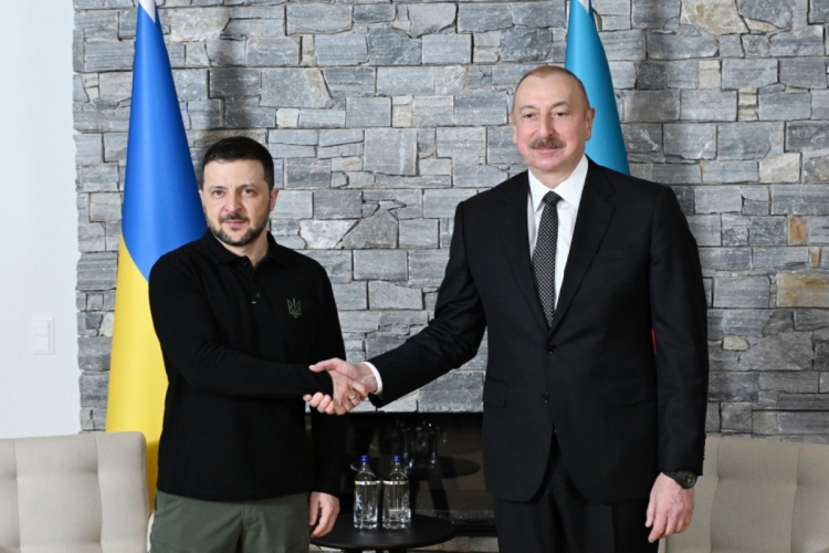 İlham Əliyev Davosda Zelenski ilə görüşüb