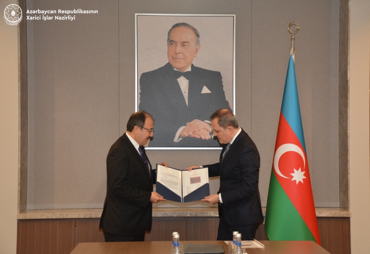 Ceyhun Bayramov Cahit Bağcı ilə görüşüb