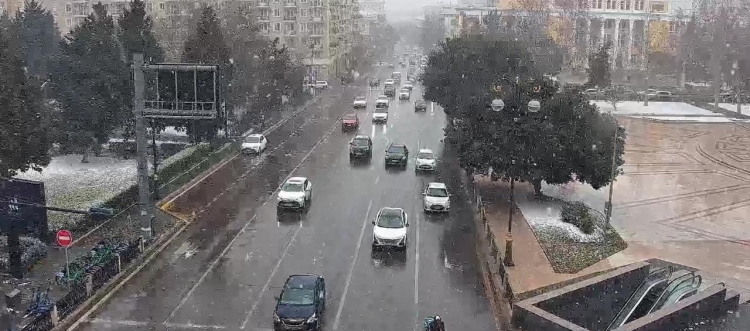 Bakı yollarındakı vəziyyətlə bağlı görüntülər yayılıb -