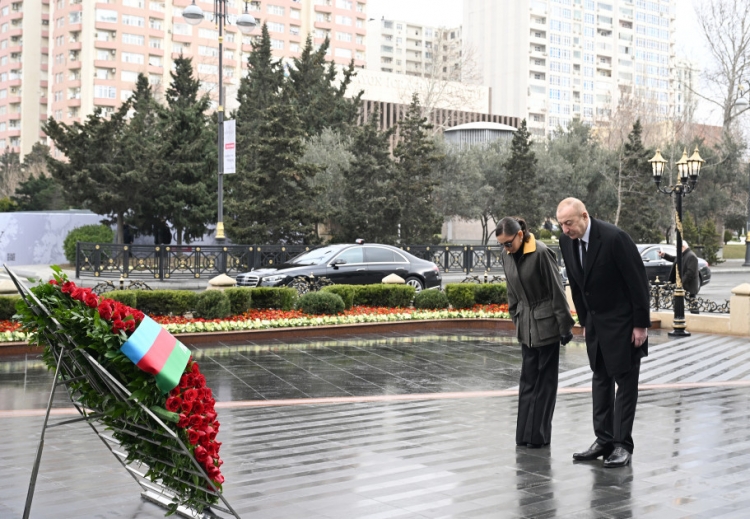 Prezident və birinci xanım Xocalı soyqırımı abidəsini ziyarət ediblər -