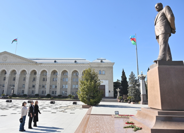 Mehriban Əliyeva Gəncəyə gedib -