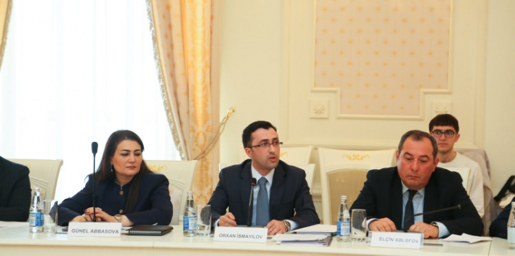 “İnzibati müqavilə və ondan irəli gələn mübahisələrə baxılmasının xüsusiyyətləri” mövzusu müzakirə olunub -