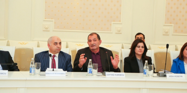 “İnzibati müqavilə və ondan irəli gələn mübahisələrə baxılmasının xüsusiyyətləri” mövzusu müzakirə olunub -