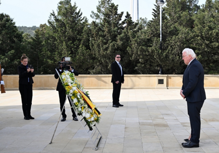 Ştaynmayer Şəhidlər Xiyabanını ziyarət edib