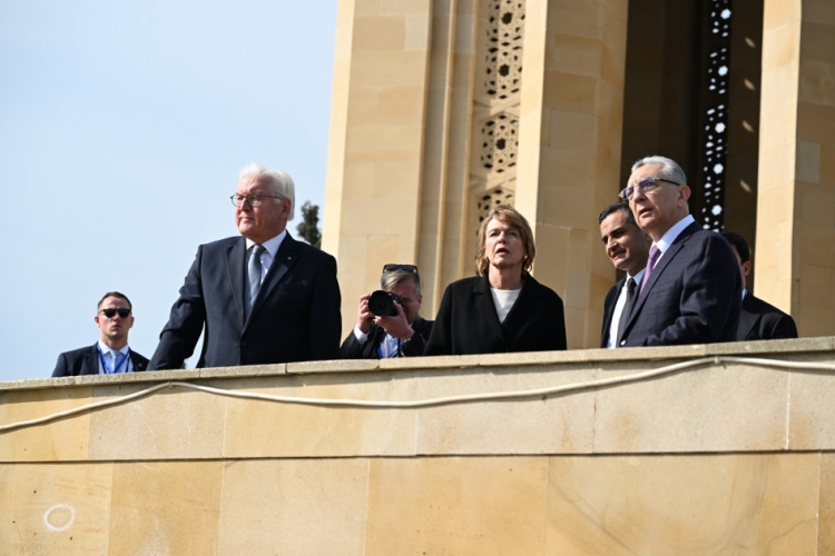 Ştaynmayer Şəhidlər Xiyabanını ziyarət edib
