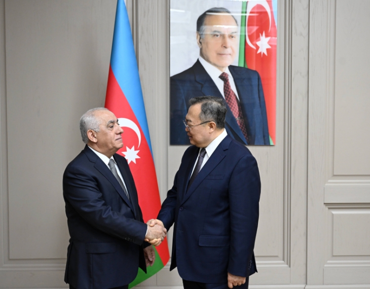 Əli Əsədov Liu Ciançao ilə görüşüb