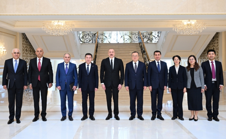 Prezident çinli qonaqları qəbul edib