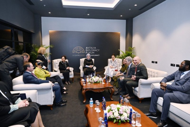 Mehriban Əliyeva Diplomatiya Forumunun panel iclasında iştirak edib