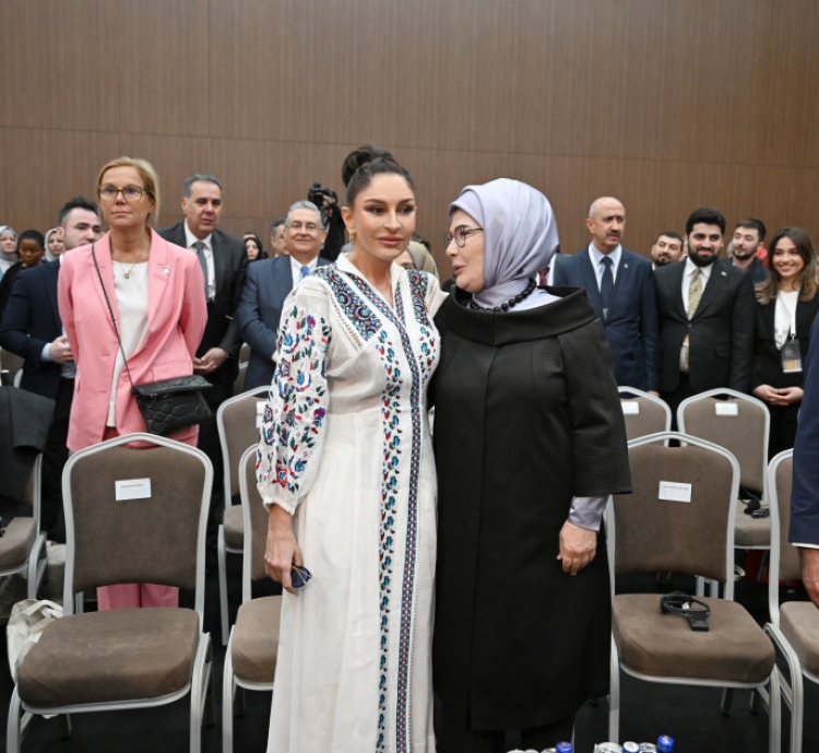 Mehriban Əliyeva Diplomatiya Forumunun panel iclasında iştirak edib