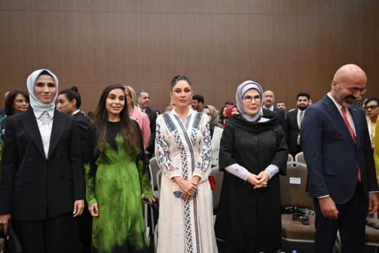 Mehriban Əliyeva Diplomatiya Forumunun panel iclasında iştirak edib