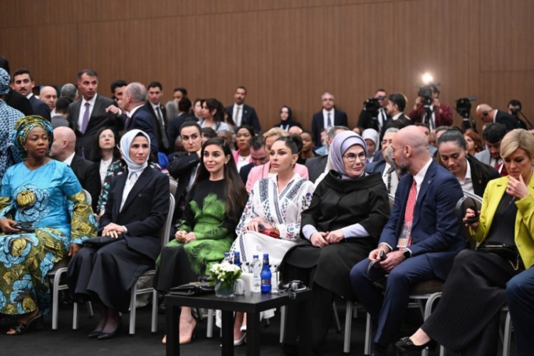 Mehriban Əliyeva Diplomatiya Forumunun panel iclasında iştirak edib