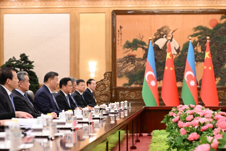 Azərbaycan və Çin liderləri geniş tərkibdə görüşüblər