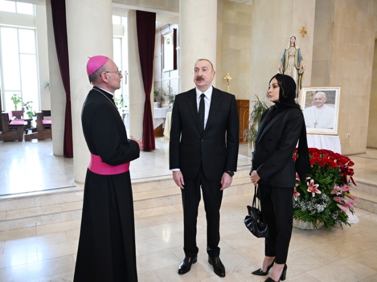 Prezident İlham Əliyev Bakıdakı Müqəddəs Məryəm Ana kilsəsinə gedib -