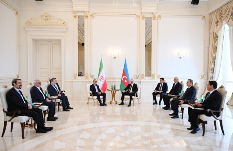 İlham Əliyev Məsud Pezeşkian ilə görüşüb