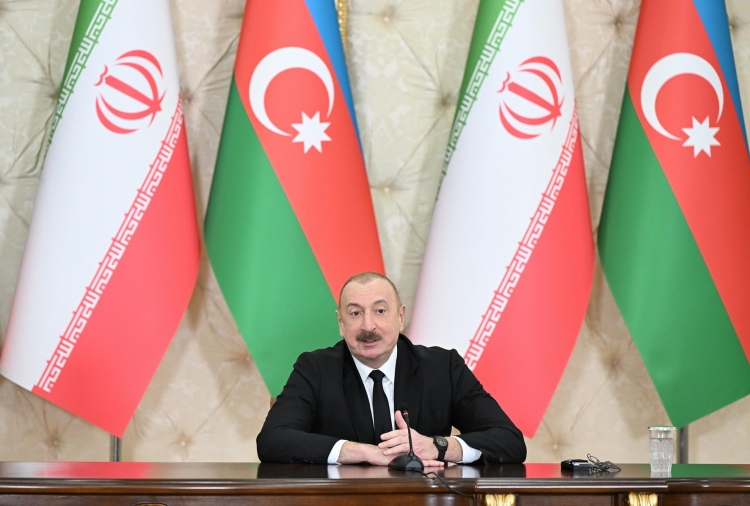 Azərbaycan və İran prezidentləri mətbuata birgə bəyanatlarla çıxış ediblər -