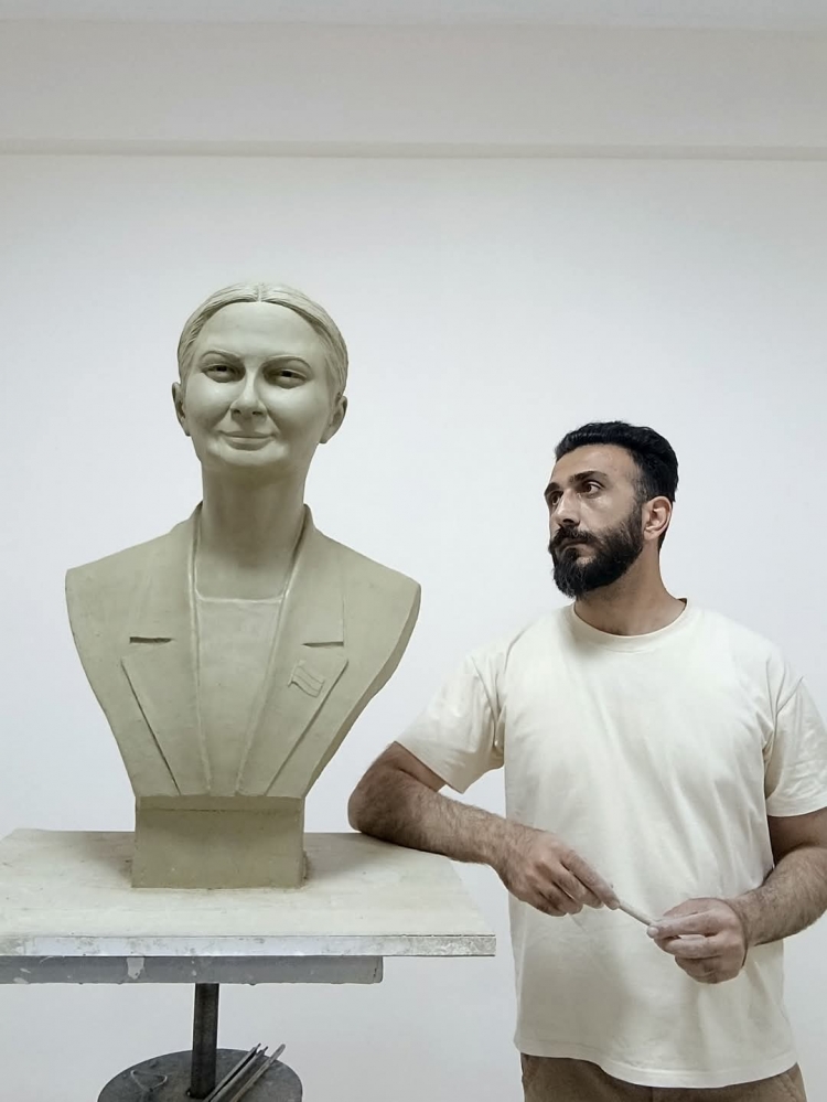 Qənirə Paşayevanın büstü hazırlanıb -