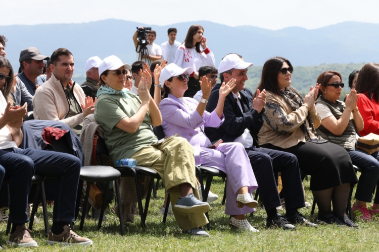 Şuşada “Xarıbülbül” festivalı davam edir