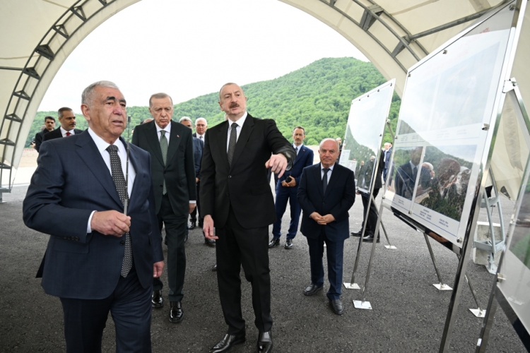 Prezidentlər Kəlbəcər-Laçın yolunda tikinti işləri ilə tanış olublar -