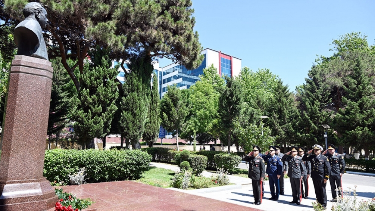 Müdafiə Nazirliyinin rəhbərliyi hospitalı ziyarət edib
