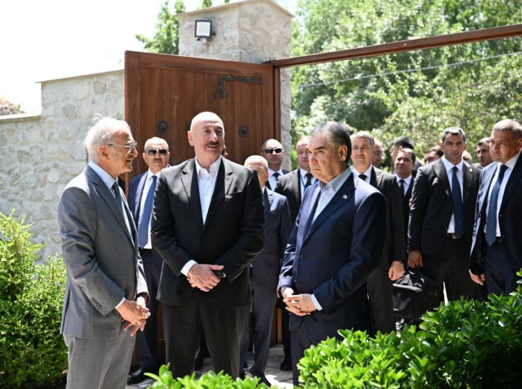 Prezident və Qurbanqulu Berdiməhəmmədov Şuşada Bülbülün ev-muzeyində olublar