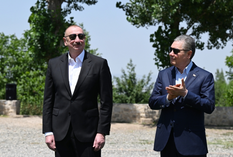 Berdiməhəmmədova Qarabağ atı hədiyyə edilib -