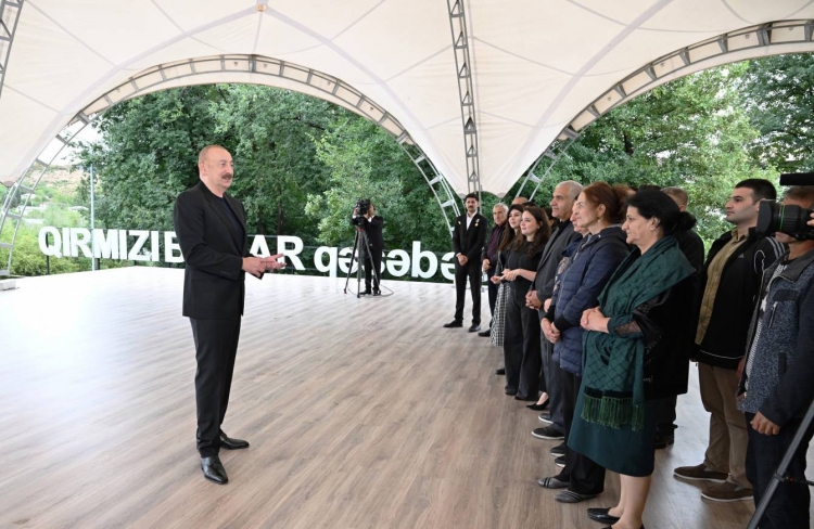 Prezident Qırmızı Bazar, Hadrut və Sosun sakinləri ilə görüşüb -