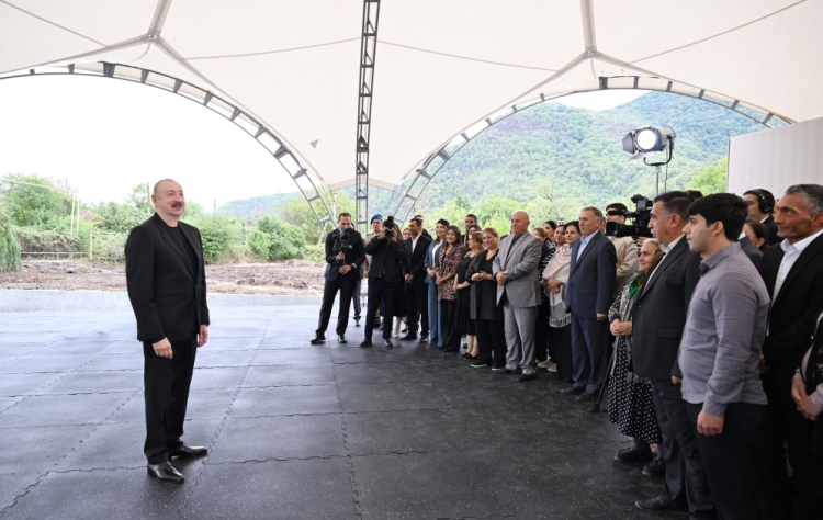 Prezident Xocalıda kənd sakinləri ilə görüşüb -