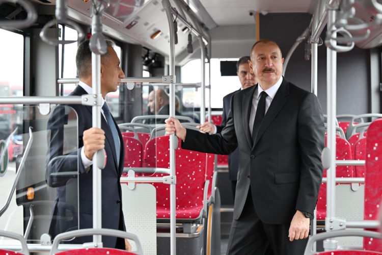 Prezident Gəncədə “BakuBus”un Avtoparkının açılışında -