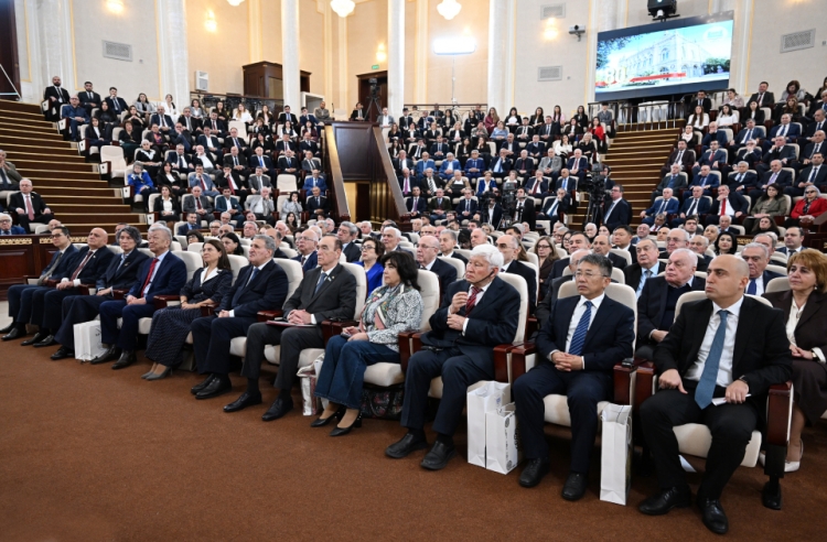 AMEA-nın 80 illik yubiley yığıncağı keçirilib: Prezident çıxış edib -