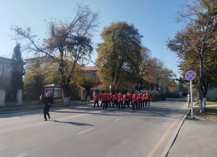 Zəfər Gününün beşilliyi münasibətilə hərbi yürüşlər keçirilib –