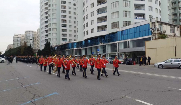 Zəfər Gününün beşilliyi münasibətilə hərbi yürüşlər keçirilib –