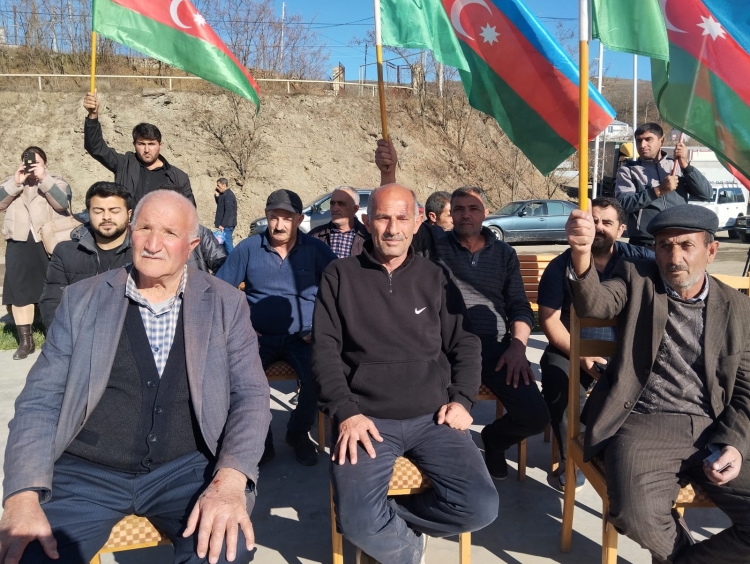 Yurduna qayıdanların sevinci