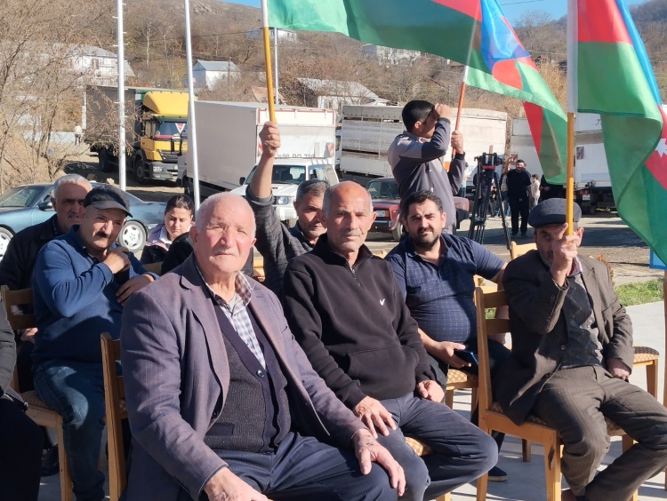 Yurduna qayıdanların sevinci
