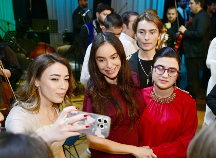 Leyla və Alena Əliyeva DOST İnklüziv İnkişaf və Yaradıcılıq Mərkəzini ziyarət ediblər -